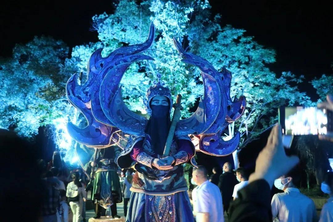 有钱瞎霍霍，14年历史却要偿还20多年债务！大连人俱乐部如何被玩伤的？
