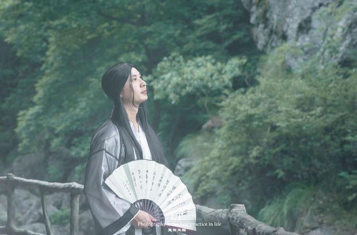 裙上繁花