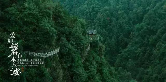 新郎下车遭到“婚闹”，被几人用棍棒围殴
