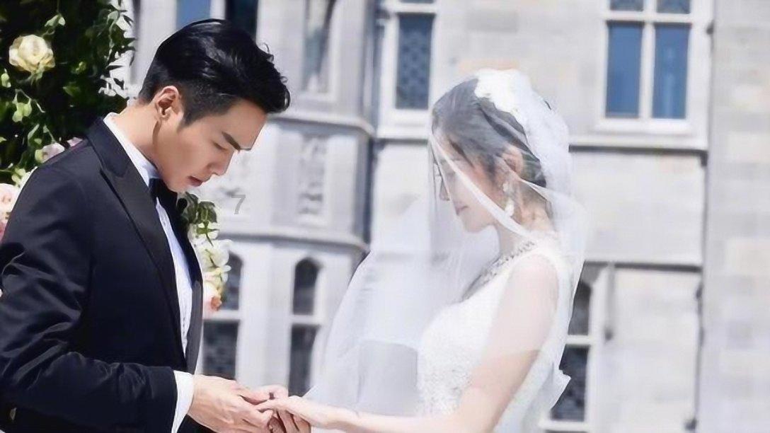 黑色皮衣和皮裤，酷酷的女孩，这样的穿搭是你喜欢的吗？游戏画面