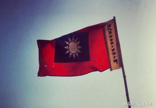 书法家车站为旅客写春联，网友：平安出行，带福回家