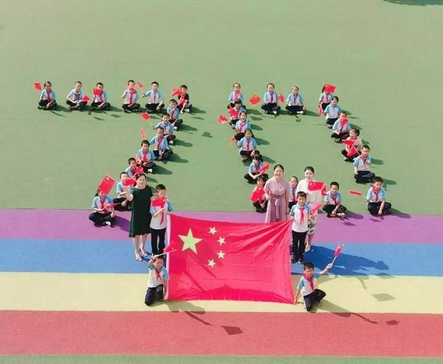 网红小哥喝5斤辣椒油,面不改色心不跳,谁知被大厨当场“打脸”