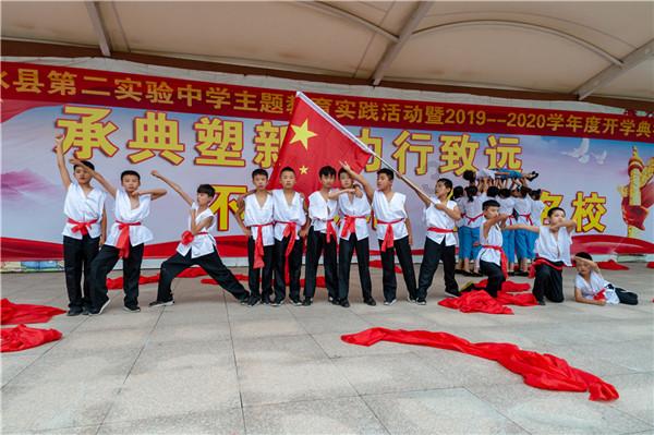 一个人能低调到的程度被热议，你身边有很低调的人吗？游戏画面