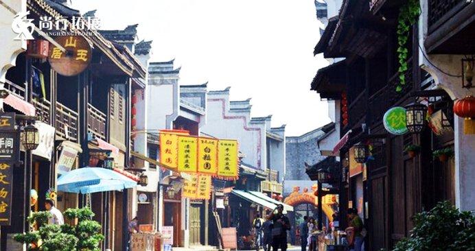椰子鸡,椰味芬芳、汤清爽口