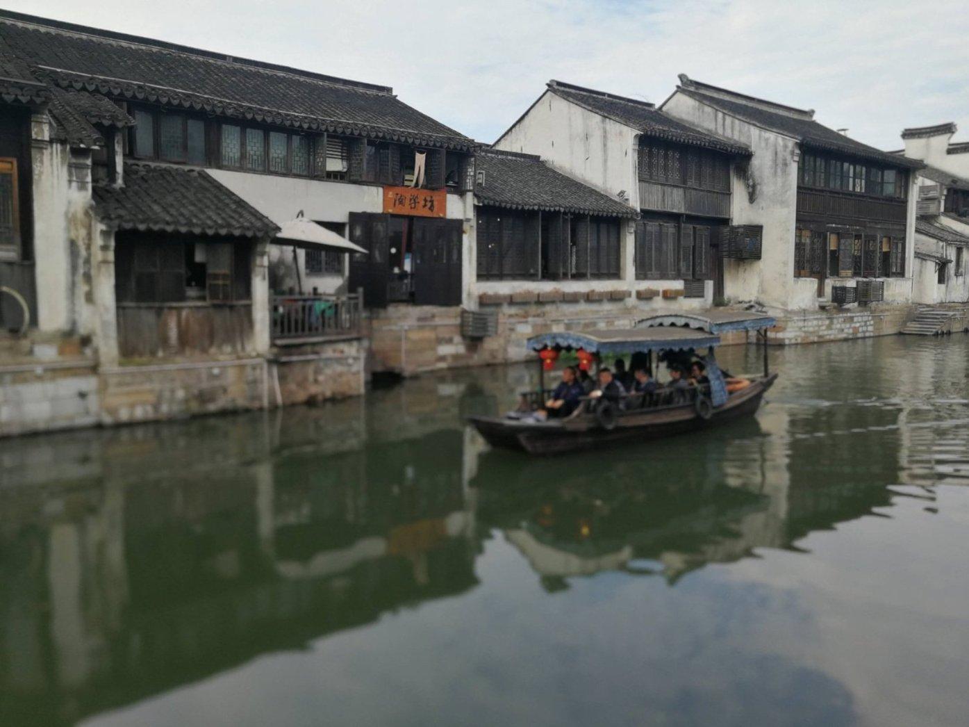 甘工院基建处处长受贿242万元获刑，曾向卓越睿新销售员索贿