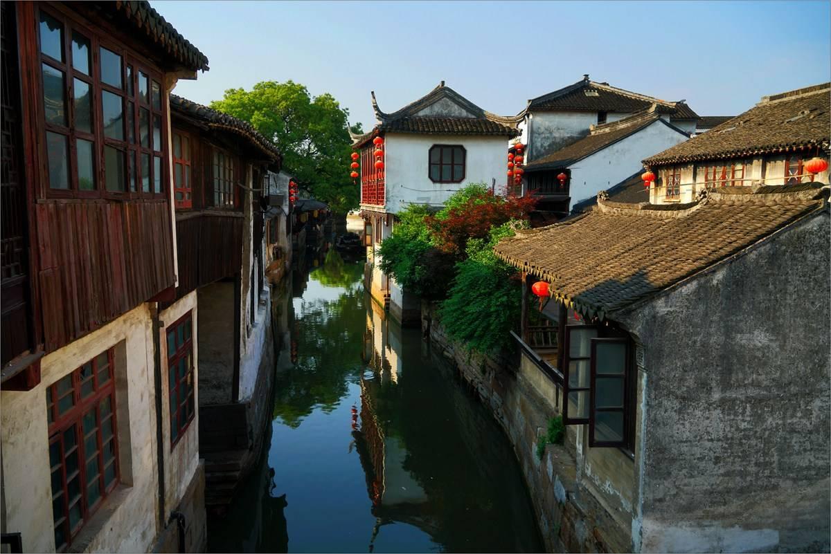 撒贝宁升级当爸爸，何炅提着礼物去看孩子，撒贝宁当时是怎么做的？游戏画面