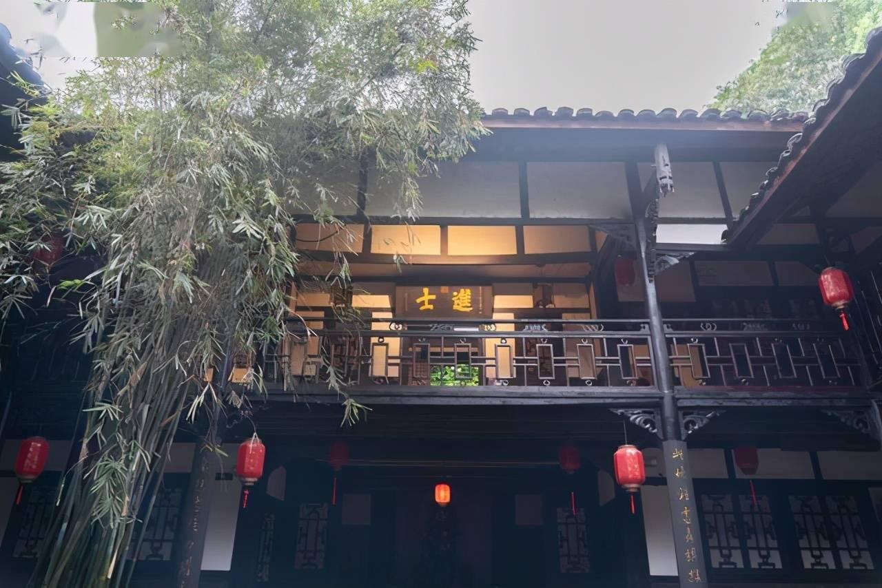 要是条件差嫁不出去也就算了～各方么都不差却迟迟找不到合适的对象，连个说媒的也没有…被家人街坊骂很难