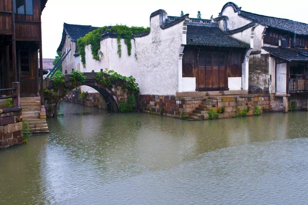 单瓶直逼2000元，国货香水连中产也消费不起了｜营销观察