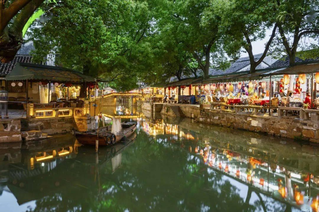 省政协召开港澳委员座谈会